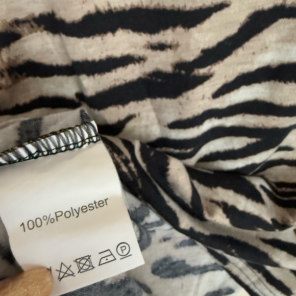 Animal Print Long Sleeve - Picture 4 of 4